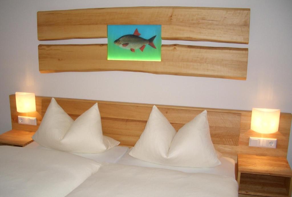 Karpfenhotel & Herrenhaus Im Gasthaus Sindel-Buckel Feuchtwangen Eksteriør bilde